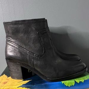 Arturu Chiang Black leather booties New size 9